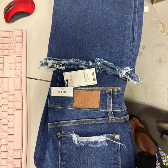 NWT Judy Blue HW Vintage Frayed Hem Bootcut - Size 11(30) style jb82568. - Picture 4 of 4